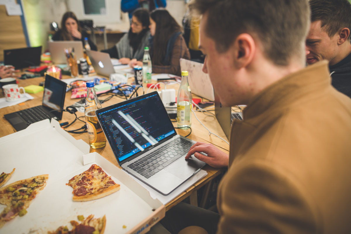 Pizza und Hackathon - das passt zusammen.